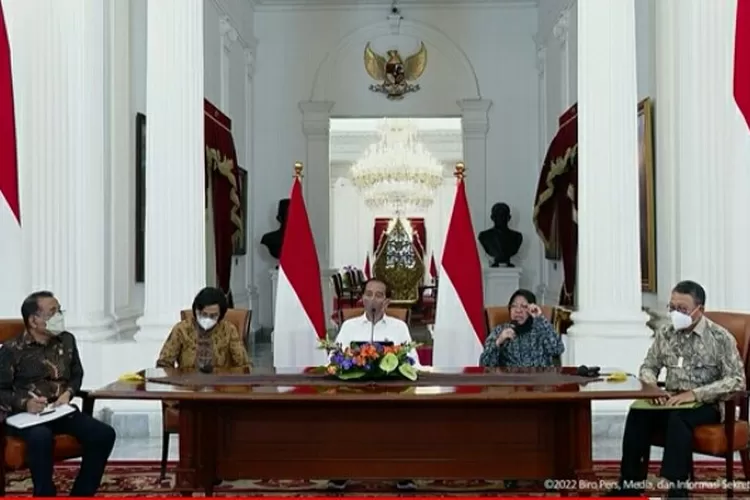 Presiden Jokowi saat mengumumkan penyesuaian harga BBM baru. (Tangkapan layar YouTube )