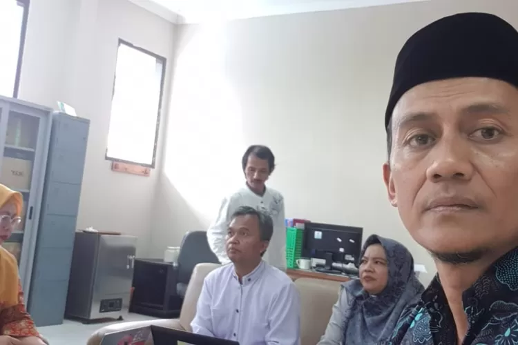 Marwah Guru Perlu Dijaga Dari Berbagai Sisi. Untuk Mendidik Generasi Bangsa Tidak Ada Yang Menggantikan Posisi Guru (GoraJuara.com/dok AKSI)