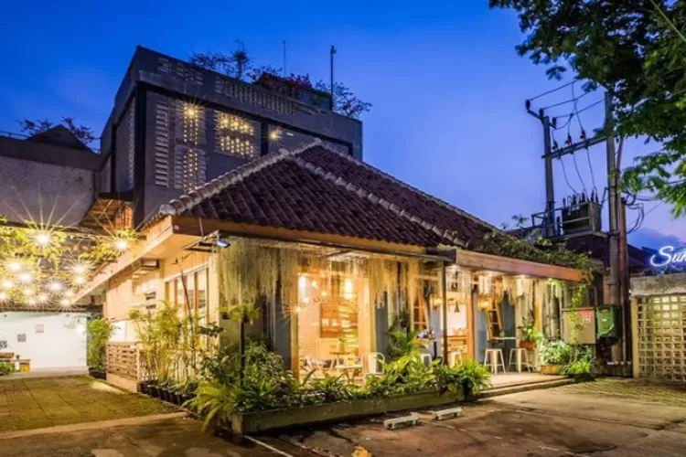 Wajah Unik Summerbird Hotel Bandung Di Senja Hari (Instagram/ @summerbirdhotel)