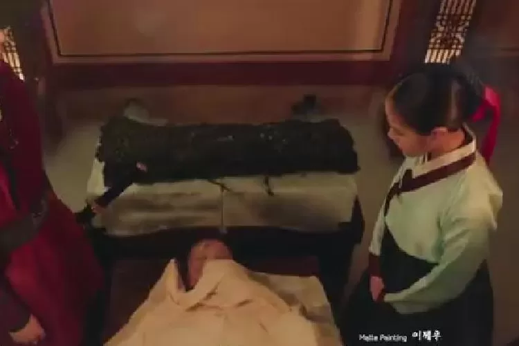 Poong The Joseon Psychiatrist episode 11, Seo Eun Woo melakukan autopsi pada mayat yang mencurigakan (tvN)