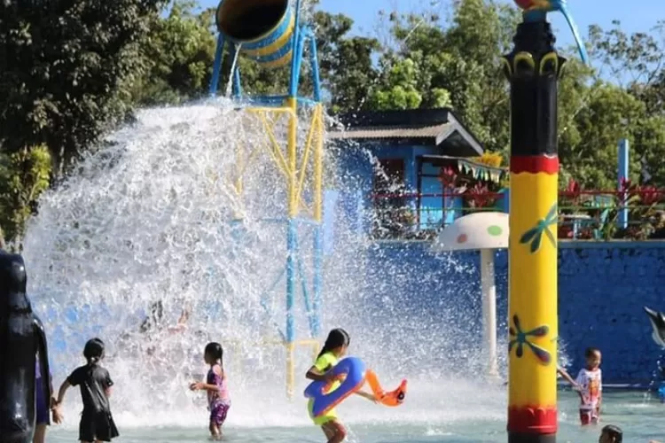 Berwisata ke waterpark dan tips aman bermain air di waterpark untuk si kecil (Instagram @pantaitelengria)