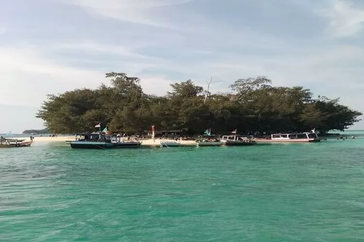 Pulau Dolphin, salah satu destinasi wisata di Kepulauan Seribu. (Akun Instagram @pulaudolphin)