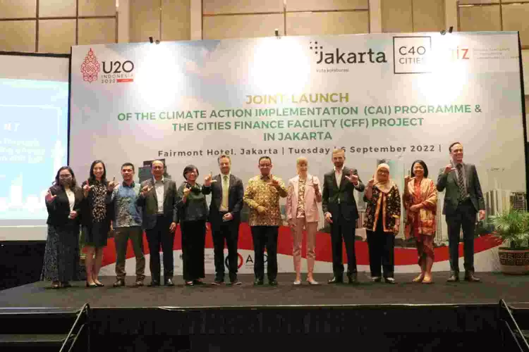 Gubernur DKI Jakarta Anies Baswedan menghadiri kegiatan peluncuran bersama program Implementasi Aksi Iklim (Climate Action Implementation/CAI) baru dan proyek infrastruktur berkelanjutan yang dipipimpin oleh C40 Cities Finance Facility (CFF). 