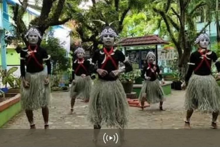 Lagu Yamko Rambe Yamko asal Papua biasanya diiringi dengan tarian  (Youtube Santi Riyana)
