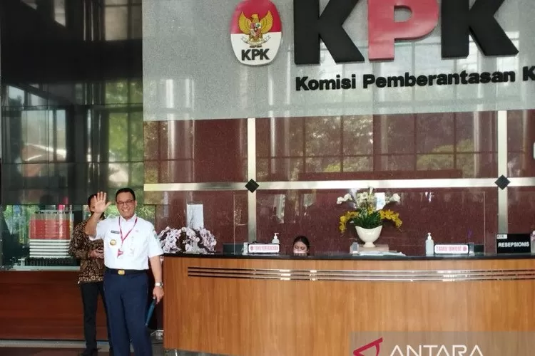 Gubernur DKI Jakarta Anies Baswedan tiba di Gedung Merah Putih KPK, Jakarta, Rabu (7/9/2022). Anies akan dimintai keterangan soal permasalahan penyelenggaraan Formula E di DKI Jakarta yang sedang diselidiki KPK. ( ANTARA/Benardy Ferdiansyah)