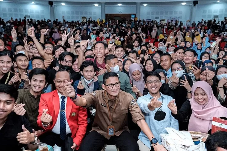 Sandiaga Uno at the 'Creative Economy Chat with Sandi Uno' event on Wednesday, September 7, 2022, at Hasanuddin University Makassar on Wednesday, September 7, 2022. (Special/Ministry of Tourism) (kemenparekraf.co.id)