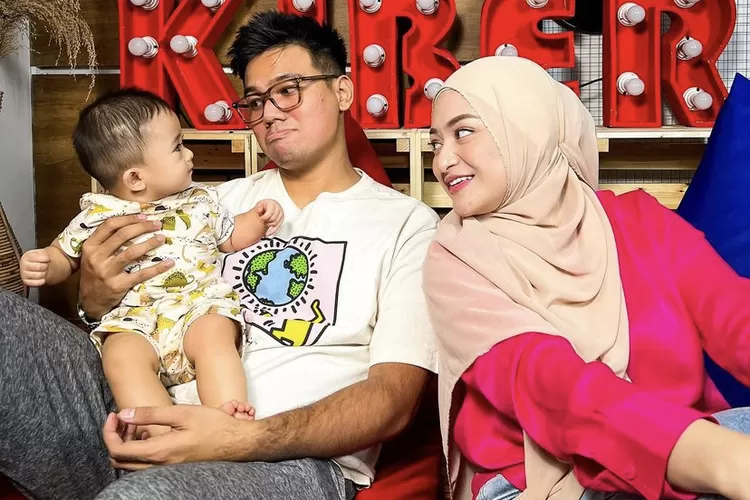 Nathalie Holscher Diisukan Dekat Dengan Frans Faisal, Sule Berharap Adzam Mendapatkan Sosok Ayah yang Lebih Baik (Gorajuara.com/Instagram @nathalieholscher)