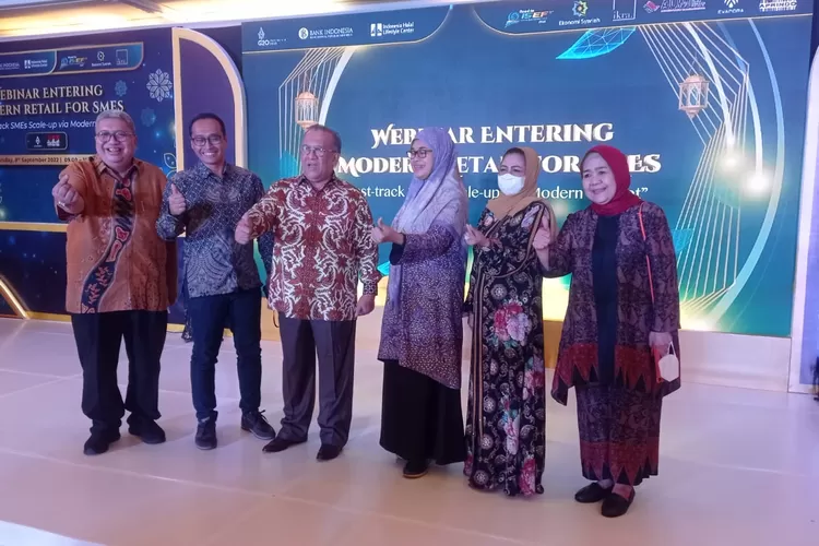 Prof Sapta Nirwandar pada acara webinar Indonesia Halal Lifestyle Center (IHLC) bersama APRINDO didukung Bank Indonesia pada hari ini Kamis (8/9/2022) (Ist)