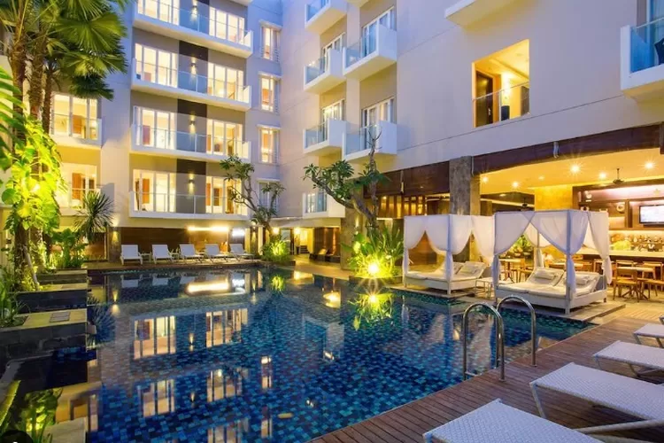 Rekomendasi hotel murah dan terjangkau sekitar destinasi wisata Pantai Kuta Bali. (Instagram @varnionsemesta)