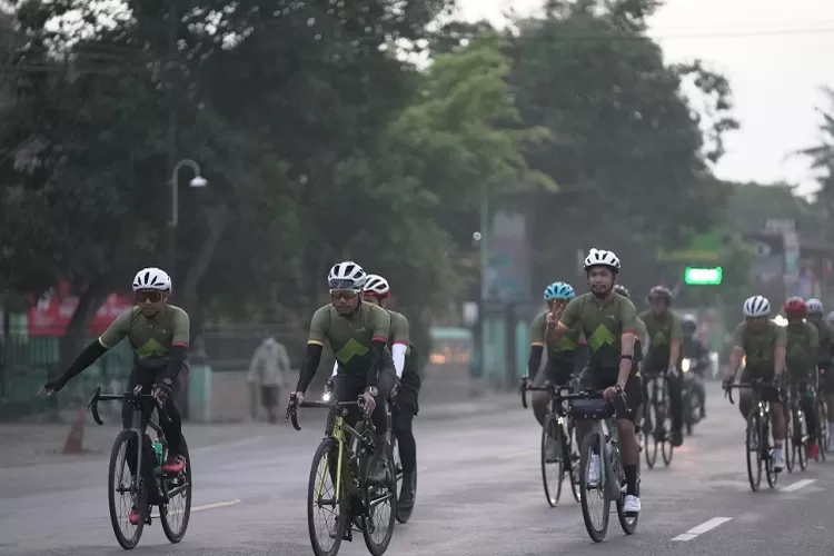 Semangat gelar gowes bareng sebagai kampanye hidup sehat serta untuk menyambut muktamar ke-48 Muhammadiyah dan Aisyiyah.  (Foto: Dok BHP UMY)