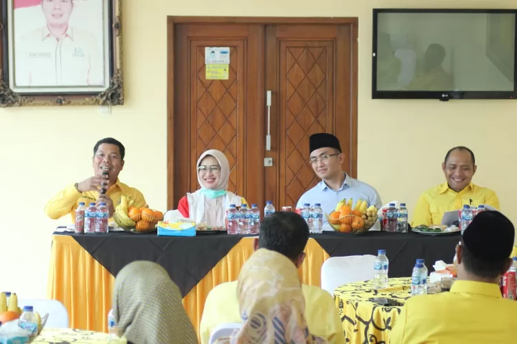 Airin Rachmy Diany dan Andika Hazrumy saat roadshow ke Fungsionaris Partai Golkar Provinsi Banten (FOTO: TOPMEDIA)