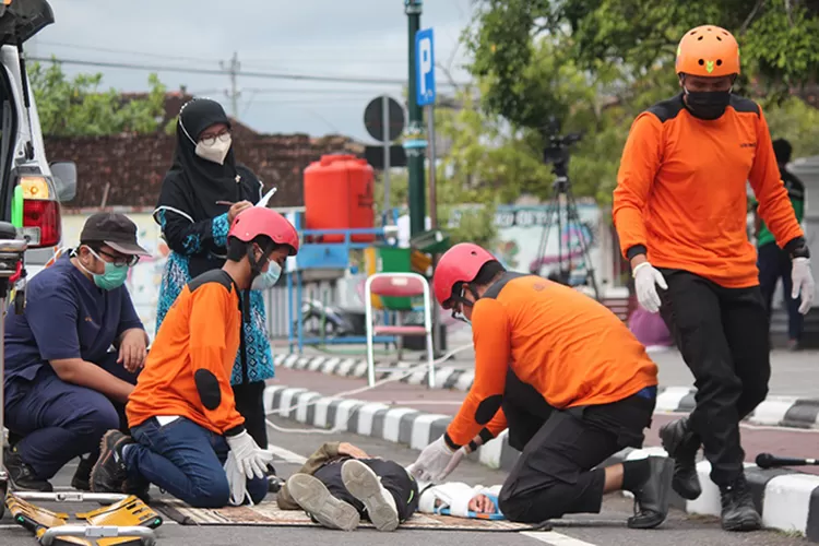 Salah satu peserta lomba Pertolongan Pertama Pada Kegawat Daruratan (PPGD) Ambulan Muhammadiyah yang digelar oleh Pimpinan Daerah Muhammadiyah (PDM) Kabupaten Bantul. (PDM Kabupaten Bantul)