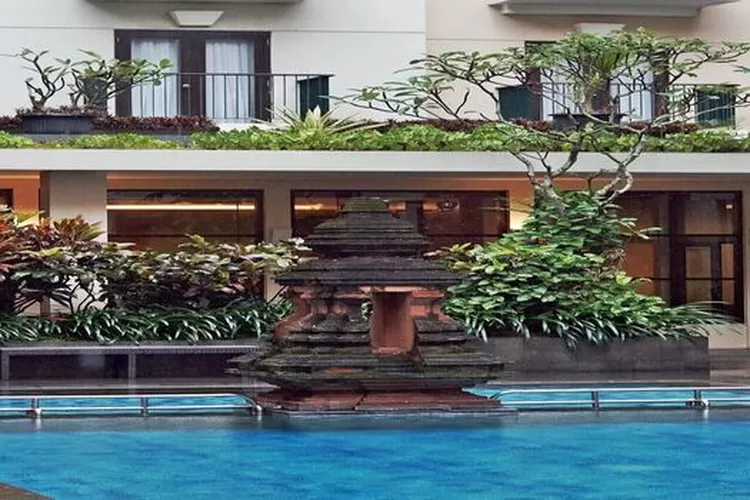 Hotel Malang Private Pool Santika Premiere, salah satu Hotel terbaik di Malang yang memiliki fasilitas area parkir gratis, wifi, gratis, dan berbagai fasilitas lengkap lainnya. (Akun instagram @ santikapremieremalang)