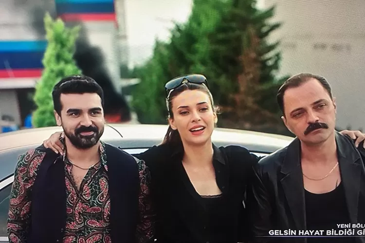 Link nonton drama Turki 'Gelsin Hayat Bildigi Gibi'. ( Akun Twitter @iremssuklc)
