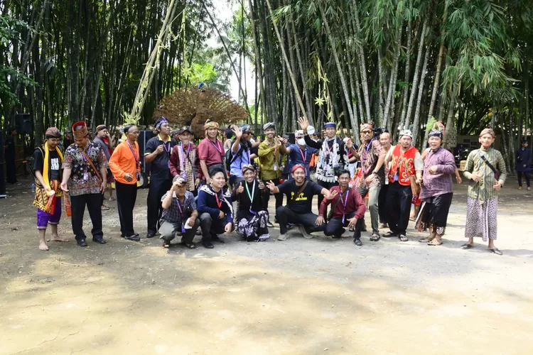 Masyarakat Adat saat Berkunjung ke Pasar Wigati Ringinputih Borobudur. (Istimewa.)