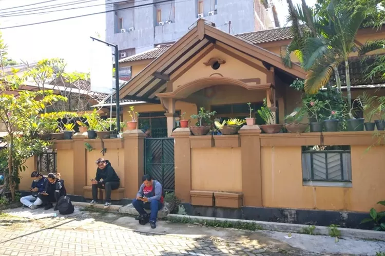 Kondisi Rumah Iwan Budi Paulus, Kamis 15 September 2022. Istri Iwan mengaku berusaha tegar.  (Ayosemarang.com/ Audrian Firhannusa)