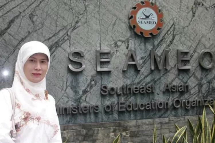 Pembina Sekolah SMP PCI, Ibu Hj. Siti Komariah, Dra., M. Si., Ph. D. - Foto: Dokumen pribadi