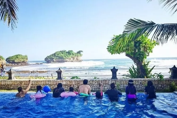 Istana Ombak Eco Resort, penginapan pantai di Pacitan Jawa Timur. (Instagram @istanaombak_eco_resort)