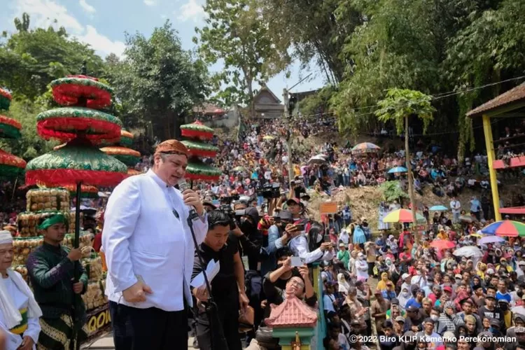Menko Perekonomian Airlangga Hartarto hadiri puncak acara Saparan Apem Ya Qowiyyu (Dok. Kemenko Perekonomian)