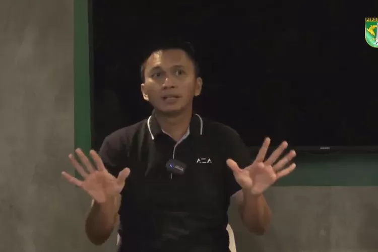 Azrul Ananda saat menyampaikan pengunduran dirinya sebagai CEO Persebaya Surabaya.  (ANTARA Jatim/HO-Tangkapan layar Youtube Official Persebaya)