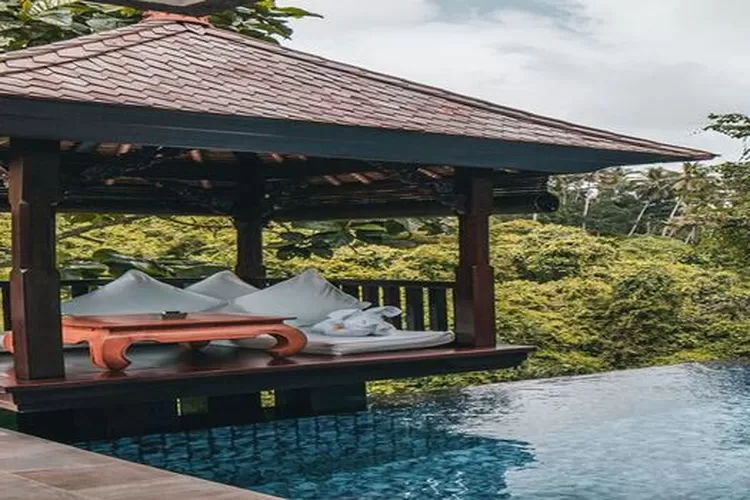 Viceroy Bali, hotel dan resort yang menyajikan pemandangan alam, dan bisa duduk di tepi kolam renang villa pribadi. (Akun Instagram @viceroybali)
