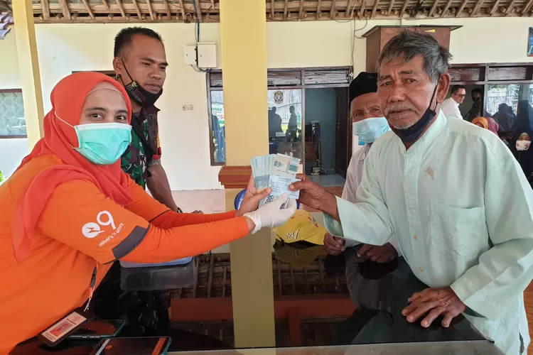 Cek Daftar Penerima BLT BBM Rp600.000, Masyarakat Bisa Akses Melalui cekbansos.kemensos.go.id. (Humas Pemkab Lumajang)