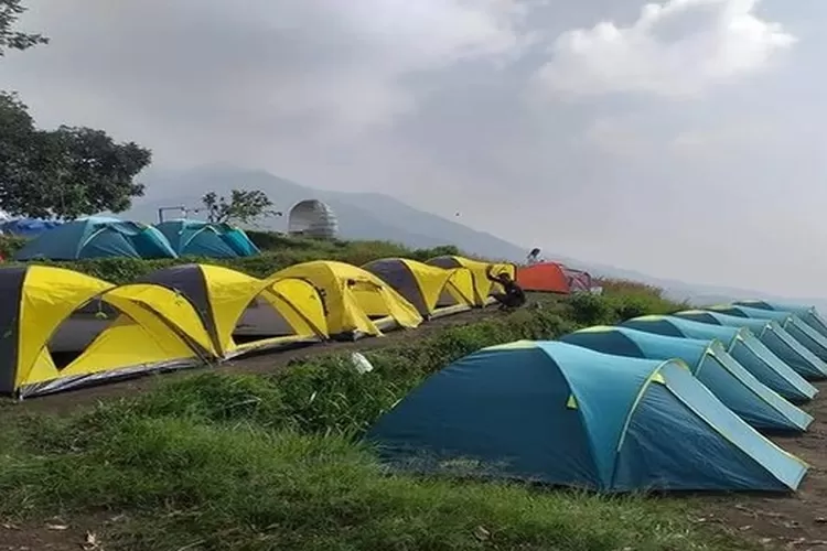 Sukageuri View, destinasi wisata yang hits di Kuningan yang menyediakan tempat camping. (Akun Instagram @wisata_sukageuriview)