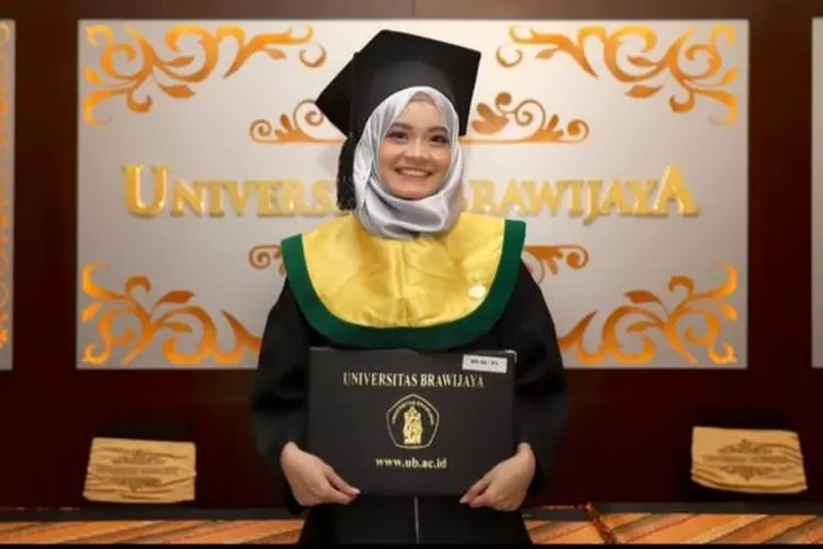 Calista Felicia Ghaydaqila, lulusan termuda Fakultas Kedokteran UB di usia 18 tahun