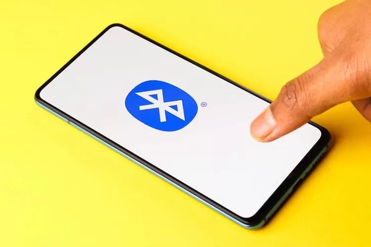 Terinspirasi nama Raja Bluetooth yang berhasil menyatukan negara-negara Skandinavia, beberapa perusahaan telepon termasuk Nokia dan Errickson menyepakati teknologi nirkabel yang dinamai Bluetooth. (Ripley's)