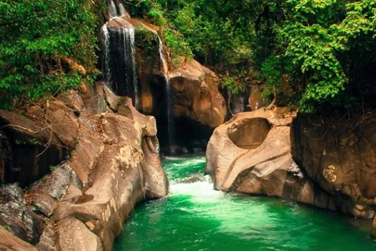 Air Terjun Nyarai Padang Pariaman, destinasi wisata alam di Sumatera Barat. (Instagram @zunagloes )