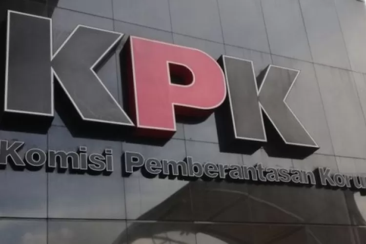 Komisi Pemberantasan Korupsi KPK berhasil menangkap tangan seorang hakim agung dalam sebuah kasus suap dengan barang bukti lembaran uang asing di Jakarta.  (PMJ News)