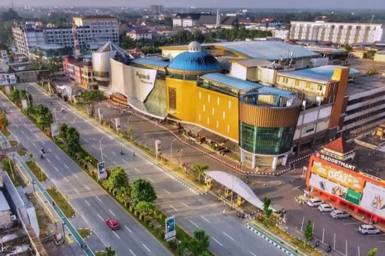 Mall Ayani Mega, top 3 destinasi wisata terpopuler di Pontianak Kalimantan Barat. (Tangkapan Layar @kalbar.terkini by @ridwan_fazani)