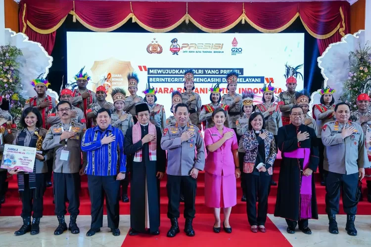 Kapolri Jenderal Pol Listyo Sigit Prabowo menghadiri kegiatan penganugerahan juara lomba vocal group dan solo lagu rohani kristiani di Gedung PTIK, yang juga dihadiri tokoh lintas agama. (istimewa )