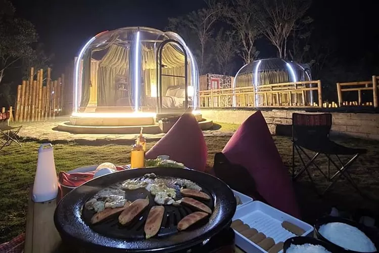 Keindahan Glamping Maron Valley Pujon Malang dengan konsep tenda transparan (Instagram/@maron_valley)