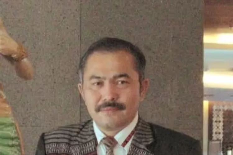 advokat Kamarudin Simanjuntak yang super sibuk sekaligus mendadak kondang dan populer