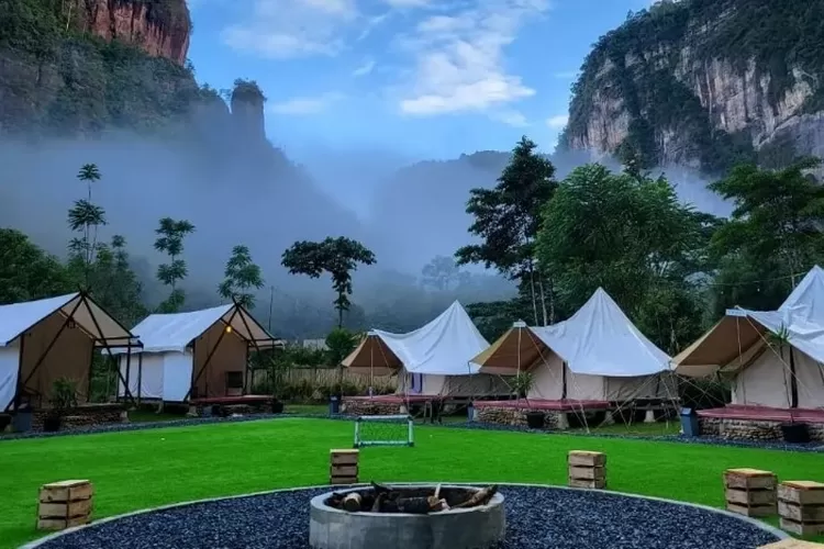 Lembah Harau Lima Puluh Kota, destinasi wisata terbaik dan terbaru di Sumatera Barat. (Instagram @herrylhd)
