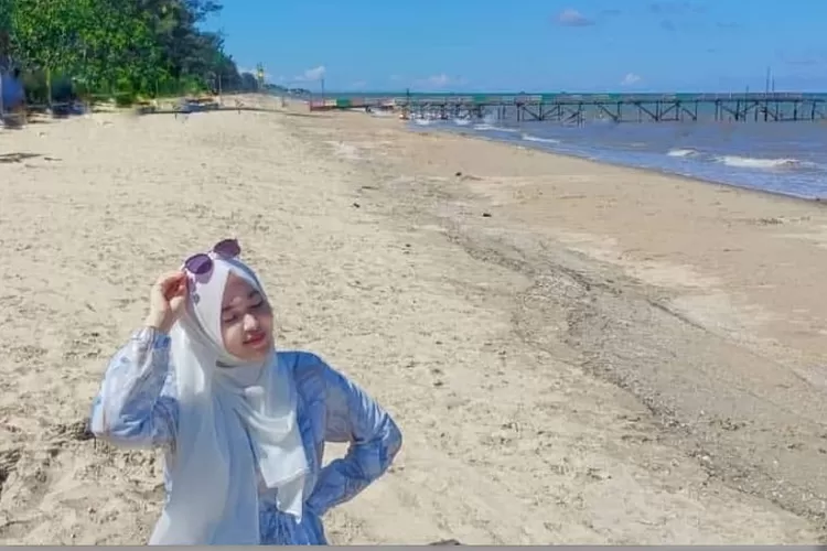 Pantai Asmara, destinasi wisata alam di Tanah Laut, Kalimantan Selatan. (Instagram @visit_kalsel_new)