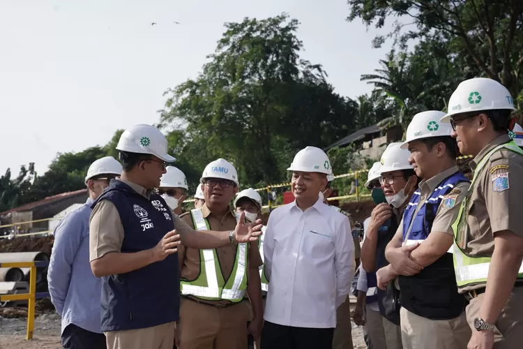 Bangun Saringan Sampah Sungai Agar Tidak Masuk Kota, Pemprov DKI ...