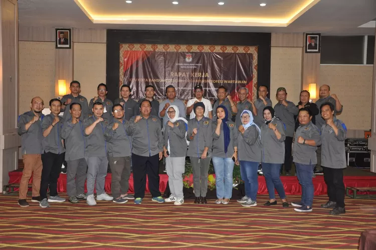 Rapat Kerja antara KPU Kota Bandung beserta PWI di Newton Hotel Bandung, Rabu 28 September 2022.