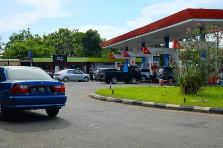 Ilustrasi antrian BBM 