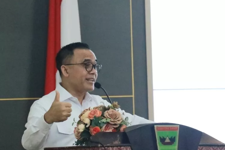 MenPANRB Azwar Anas memberikan pengarahan kepada bupati dan walikota se-Sumatera Barat, di Auditorium Gubernuran Sumbar, Senin, 26 September 2022.