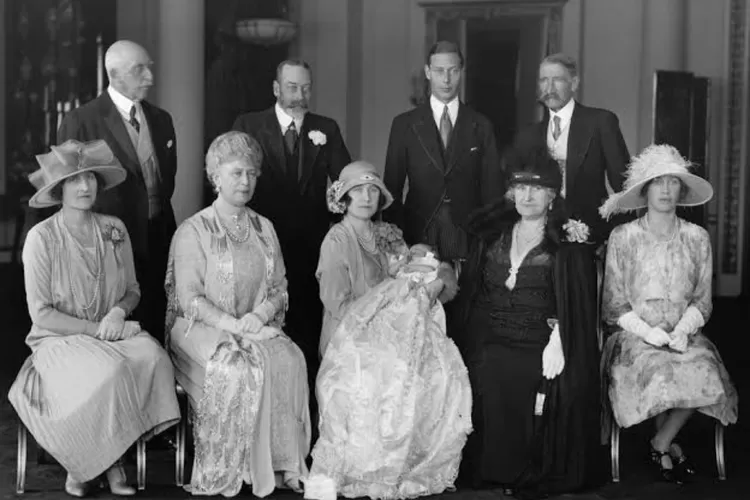 Potret lama keluarga kerajaan Inggris  (Britannica )