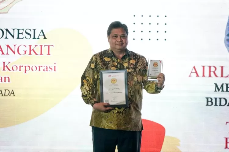 Ketua Umum Partai Golkar Airlangga Hartarto dinobatkan sebagai Tokoh Pemulihan Ekonomi di Hotel Indonesia Kempinski Jakarta, pada Rabu (28/9/2022) malam (Ist)