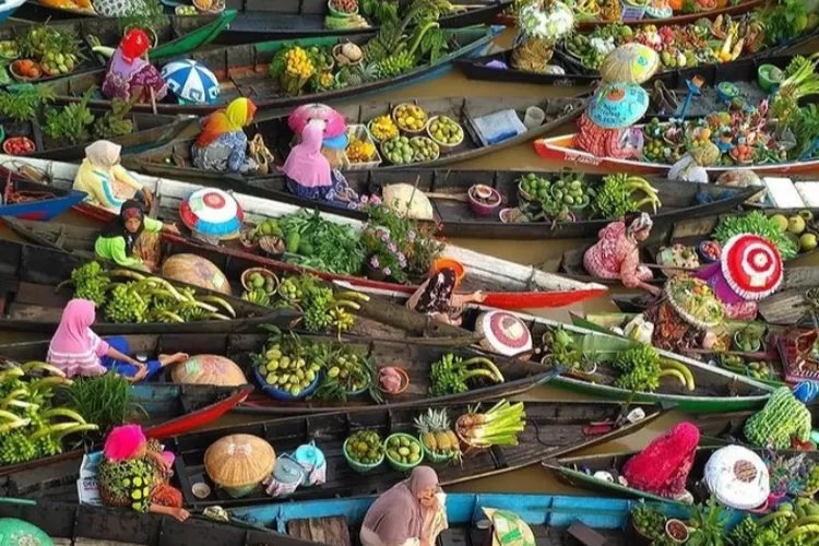 Pasar Apung di Kalimantan Selatan adalah destinasi wisata prioritas yang unik dan populer. (Instagram @airyindonesia)