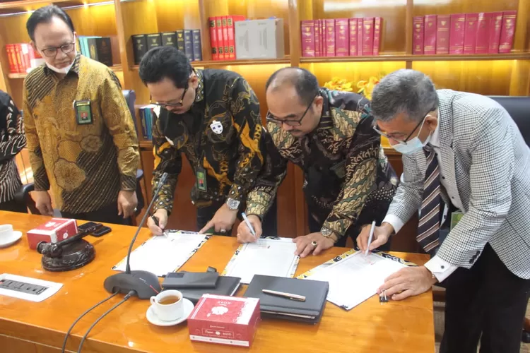 Para pejabat di MA menandatangani  SK rotasi, Kamis (29/9/2022).