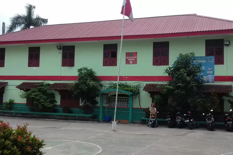 Manajemen SMP Bani Taqwa menyerahkan persoalan terkait sikap siswa yang dirumahkan ke Disdik Kota Bekasi saat pelaksanaan ujian PTS. (FLTO: Dharma/Suarakarya.id).