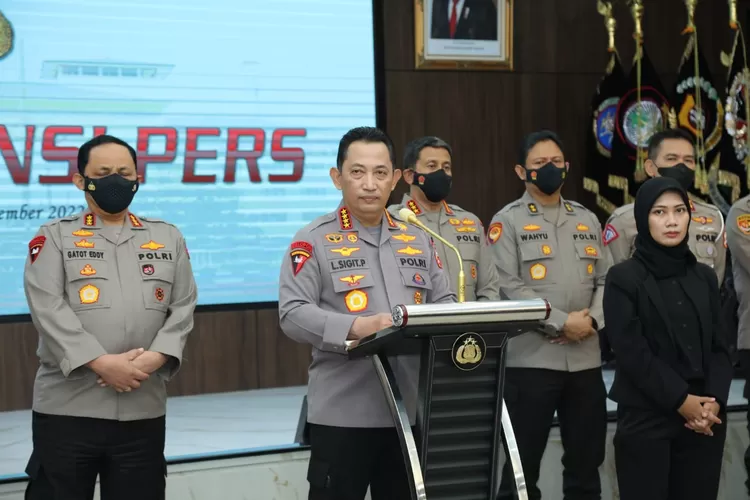 Kapolri Jenderal Pol Listyo Sigit Prabowo memberi keterangan terkait isu keterlibatan 3 Kapolda dalam Kasus Sambo (Sadono )