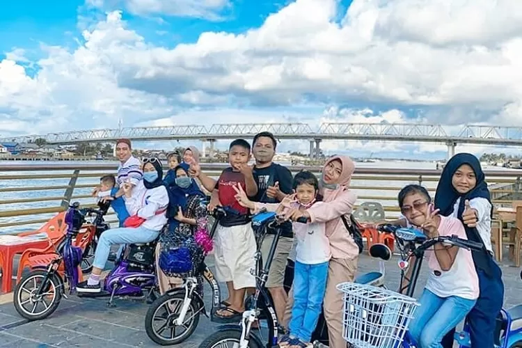 Waterfront Pontianak, salah satu rekomendasi destinasi wisata pilihan yang ada di Kota Pontianak. (Instagram @waterfrontptk)