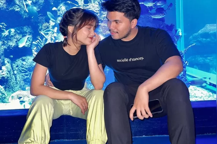 Tidak Mendapat Restu dari Gen Halilintar, Fuji Akhirnya Bertemu dengan Kakek dan Nenek Thariq Halilintar (Gorajuara.com/dok: Instagram @fuji_an)