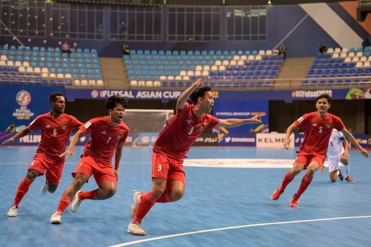 Para pemain Indonesia merayakan gol ke gawang Lebanon pada laga Grup C Piala Futsal Asia 2022 di Saad Al Abdullah Hall, Kuwait, Jumat (30/9/2022). ( ANTARA/HO-AFC)